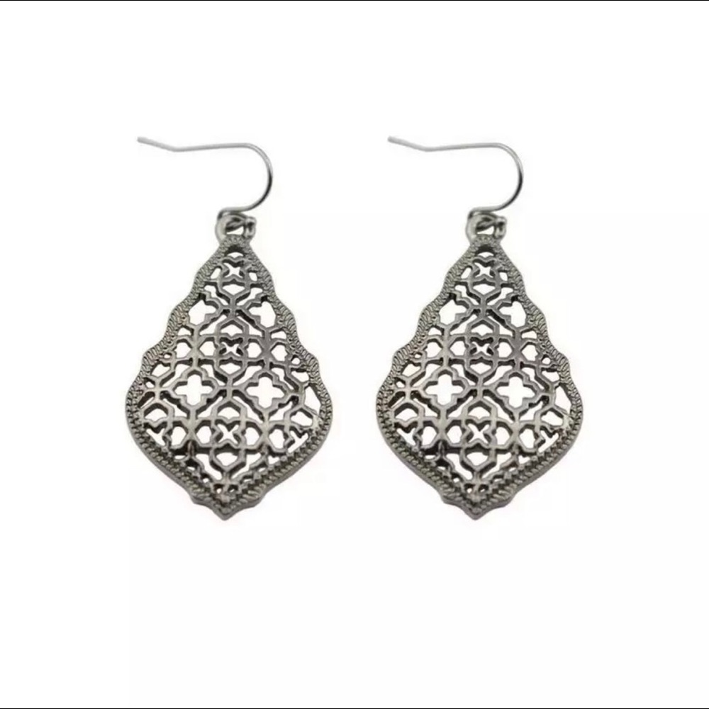 🎁 Gorgeous Graphite Filigree Earrings 🎁 NEW